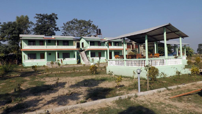 होटल राइनो ल्याण्ड, सौराहा