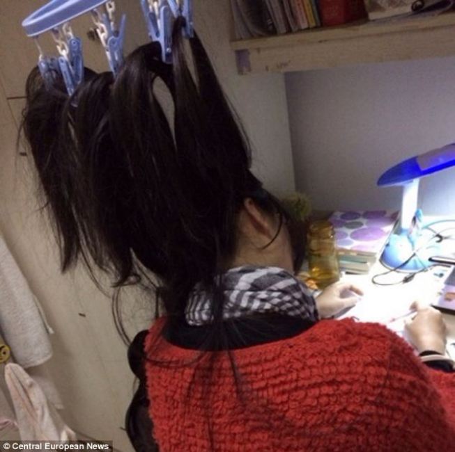 Chinese students tie their hair 1