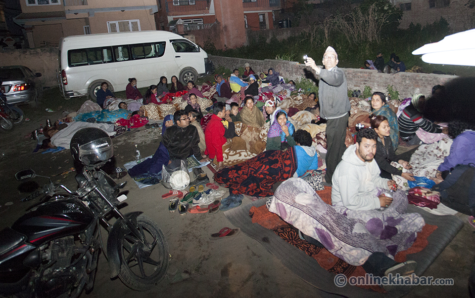 Earth quakes At kathmandu (1)
