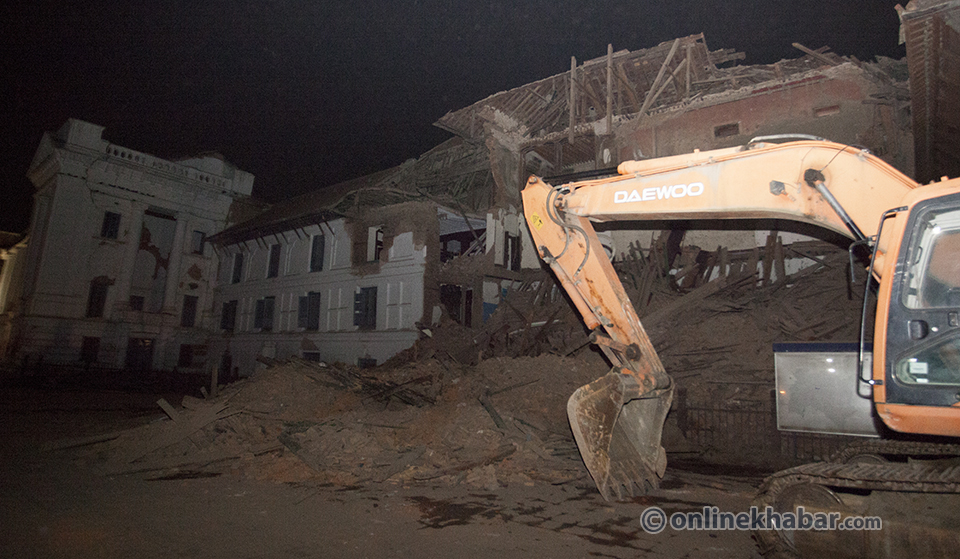 Earth quakes At kathmandu (22)