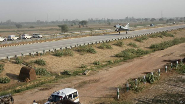Indian iar Force lands expresshighway 1
