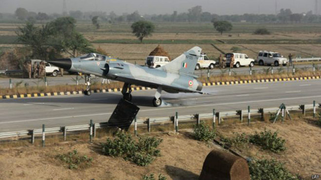 Indian iar Force lands expresshighway