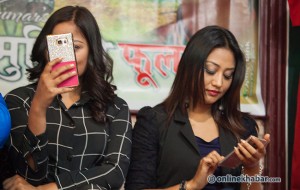 Richa Sharma mobile (4)