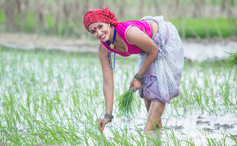 priyanka and deepak khet ropai (12)