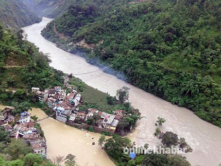 Rain-swollen Kaligandaki River puts Setibeni in peril