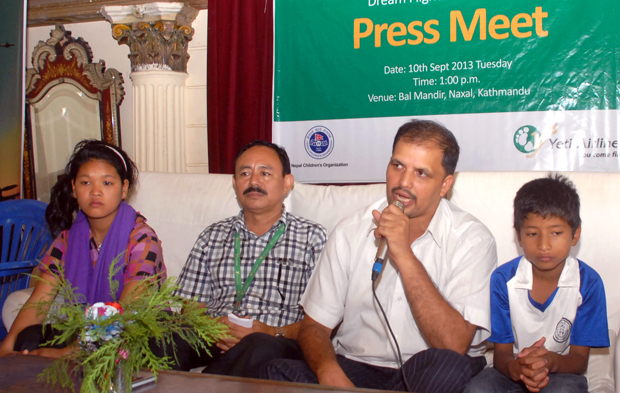 असहाय बालबालिकालाई यती एयरले माउन्टेन फ्लाइट गराउने