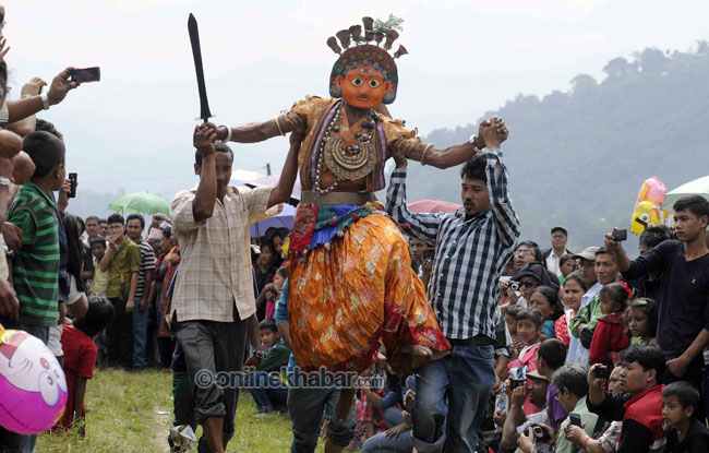 कोरोना महामारीमा पनि नरोकिने जात्राहरु