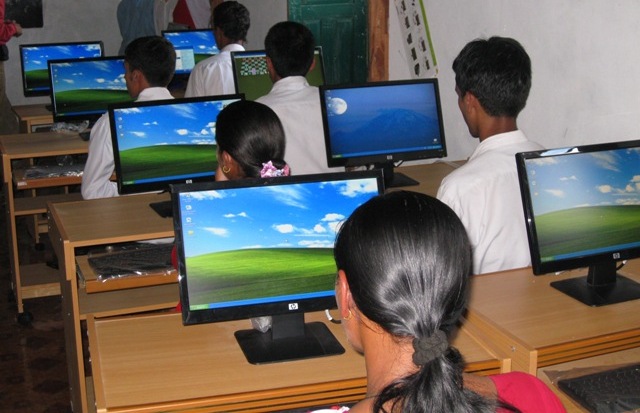 इन्टरनेटमा कसरी समय खेर फाल्ने ? अब विश्वविद्यालयले नै सिकाउनेछ