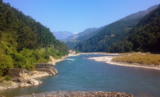 सुनकोसीले बगाउँदा दुई बालक बेपत्ता