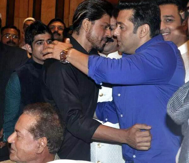 एक अर्काको आलाचना नगरी खाएको पच्दैन शाहरुख र सलमानलाई