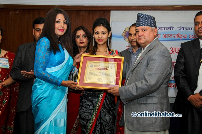 करिश्मालाई ‘नारी सम्मान’