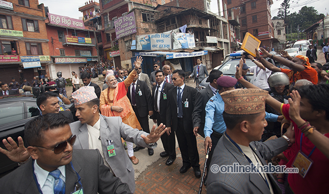 मोदीसँग हात मिलाउन दिएनन् नेपाली सुरक्षाकर्मीले (फोटो फिचरसहित)