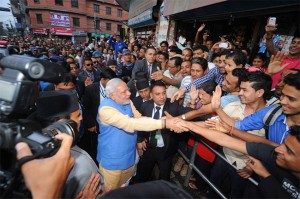 modi-walking-in-street-2