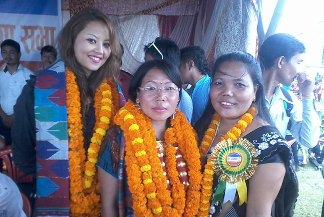 काबिर्तामोडको सभामा कलाकार मनु नेम्वाङ र विष्णु चेम्जोङ