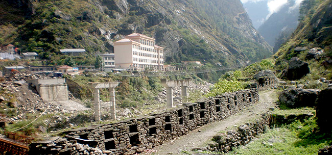 दसैंका सामान रसुवागढीबाट भित्रिन थाले