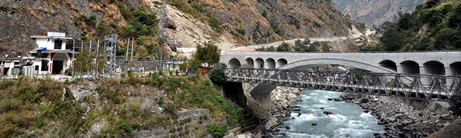 रसुवागढीबाट चिनियाँ सामग्री आयात ठप्प