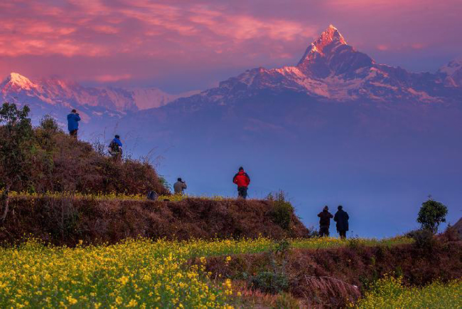 सराङकोटबाट देखिएको माछापुछ्रेको दृश्य