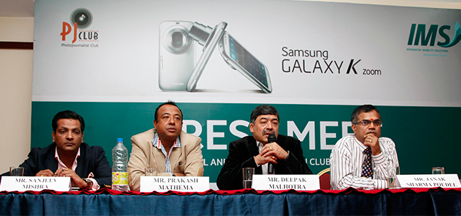 Samsung-K-Goom-with-Journalist