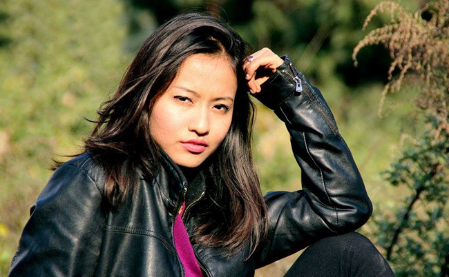 नेपाली गीतमा रमाउँदैछिन् खर्साङे चेली