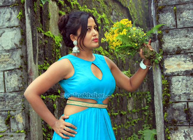 कतै एक्सन त कतै रोमान्टिक अवतारमा रेखा(फोटो फिचरसहित)