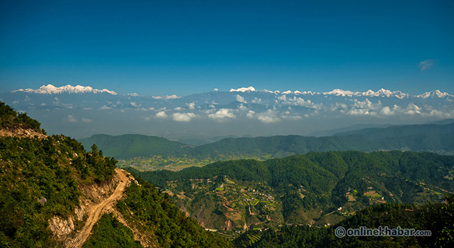 शंखु जोड्ने स्थानीय मोटरबाटो ।