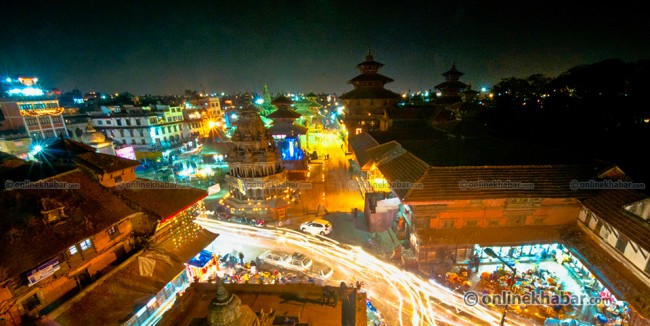 दिपावलीको साँझ देखिएको दरवारपरिसर ।