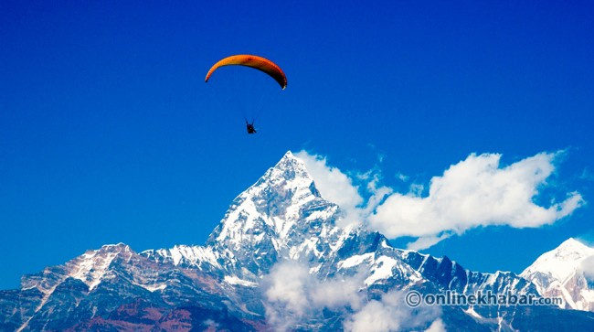 पोखराको प्याराग्लाइडिङबारे चर्कियो विवाद, क्यानले रोक्यो उडान