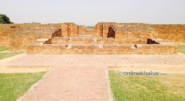 बुद्धको बुवा शुद्धोधनको नक्कली दरबार । यो भारतले पिपरहवामा बनाएको छ ।