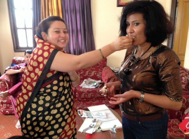 उमेर लुकाउँदै जन्मदिन मनाइन् कोमल वलीले