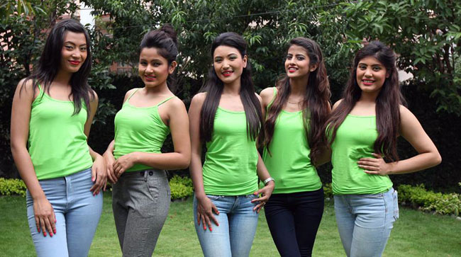 चञ्चलता र मोहकताले सबैलाई  रिफ्रेश गर्ने यूवतीको खोजी (भिडियोसहित)