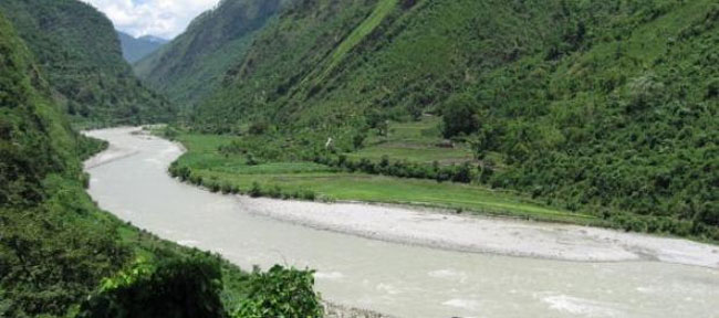 चीनले अरुण नदी किनारमा सडक बनाएपछि नेपाली भूमि बगायो