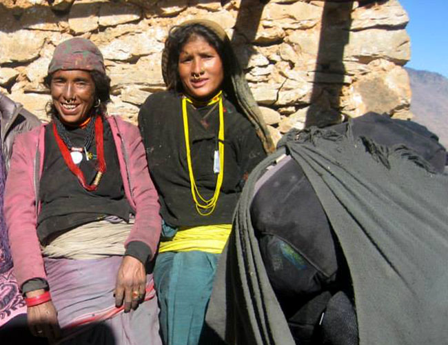 देवताको डरले घरभित्र पस्दैनन् महिनावारी भएका महिला