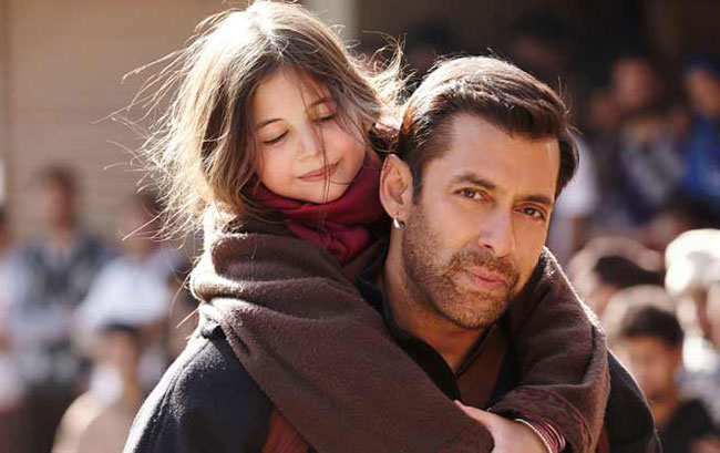 salman-and-harshali-in-bajr