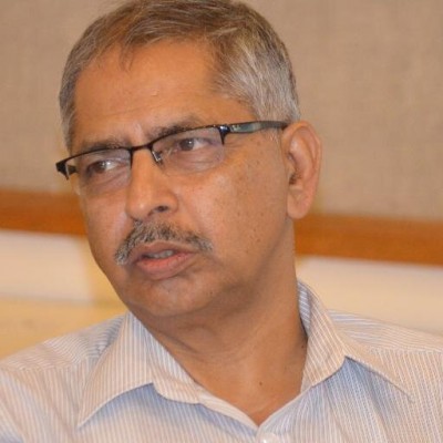 राष्ट्रिय पत्रकारिता पुरस्कार ध्रुवहरि अधिकारीलाई