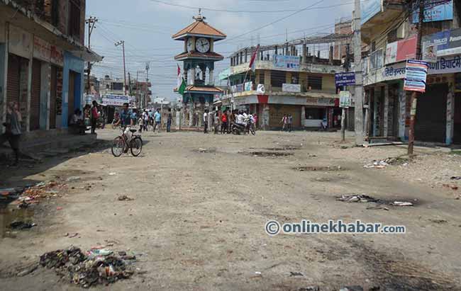 अनशनमा बसेकालार्इ अस्पताल लगेको भन्दै जनकपुर बन्द