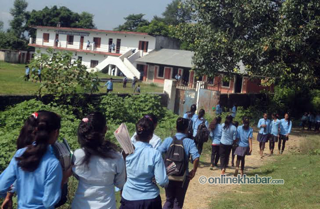 भर्नाका नाममा रकम असुल्दै सामुदायिक विद्यालय