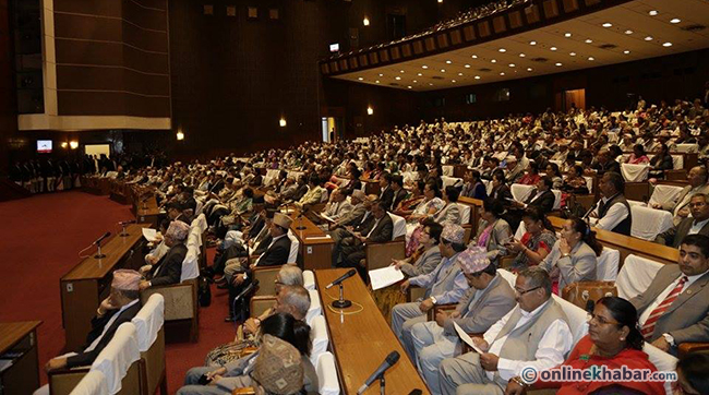 सत्तापक्ष र प्रतिपक्षको कुरो मिल्यो, भूकम्पपीडितलाई पहिलो किस्तामा डेढलाख दिने सहमति