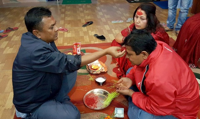 रमेशलाई पक्कु नभई नहुने, तास खेलेर वित्छ दसैं