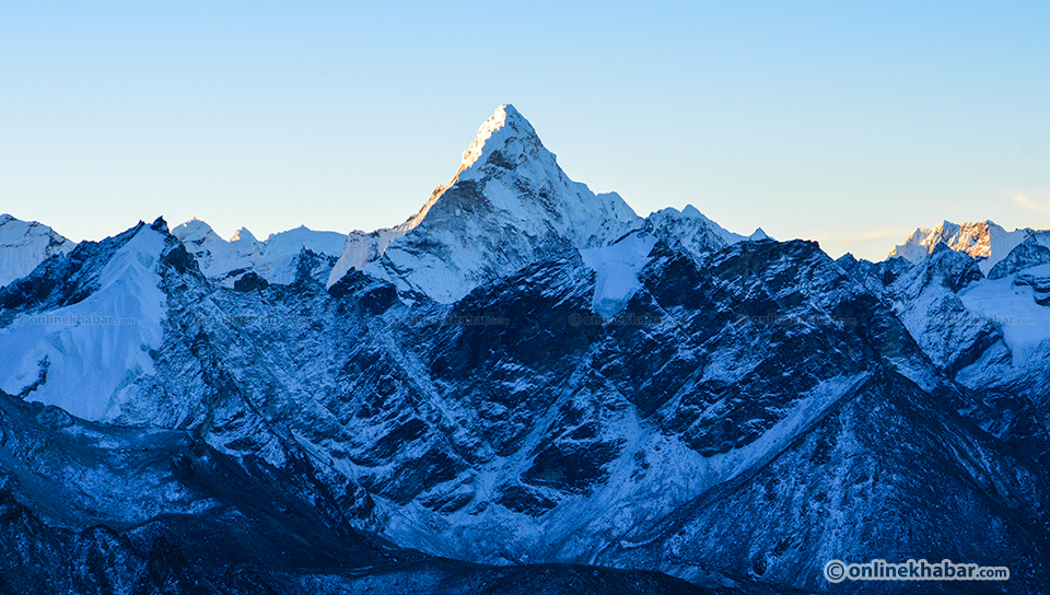 भारतीय सेनाको टिमले सगरमाथा चढ्यो