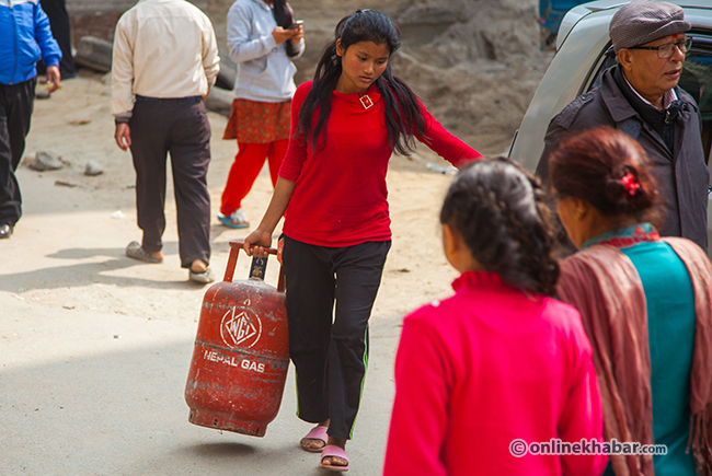 ‘रासन नकिन्नेलाई ग्यासै दिँदैनन्’