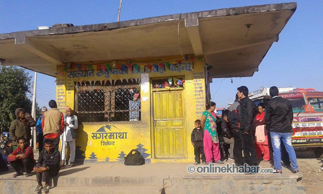 यातायात व्यवसायीको विवादले रुकुम र सल्यानमा गाडी चलेनन्