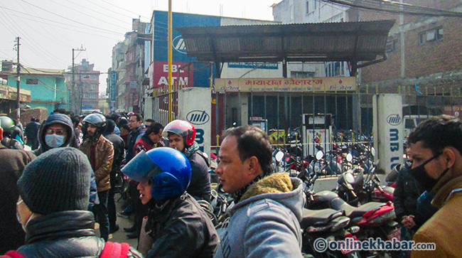 दिल्लीमा पेट्रोलको मूल्य आकाशियो, नेपालमा तस्करीको डर