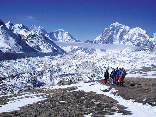 सगरमाथा आधार शिविरमा ४ आरोही मृत भेटिए