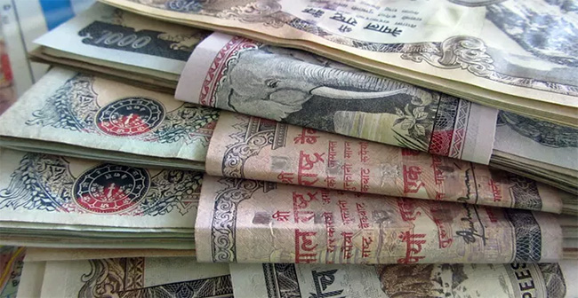 तनहुँमा स्रोत नखुलेको १२ लाखसहित २ जना पक्राउ   