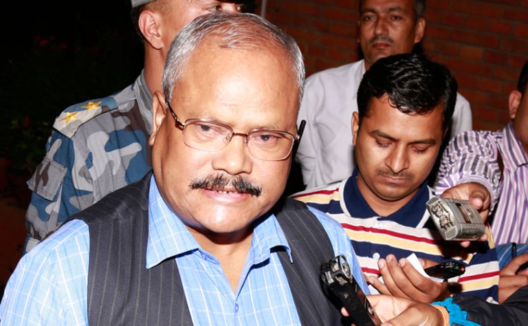 गच्छदारले पनि ओलीको साथ छाडे, सरकारविरुद्ध मत दिने निर्णय