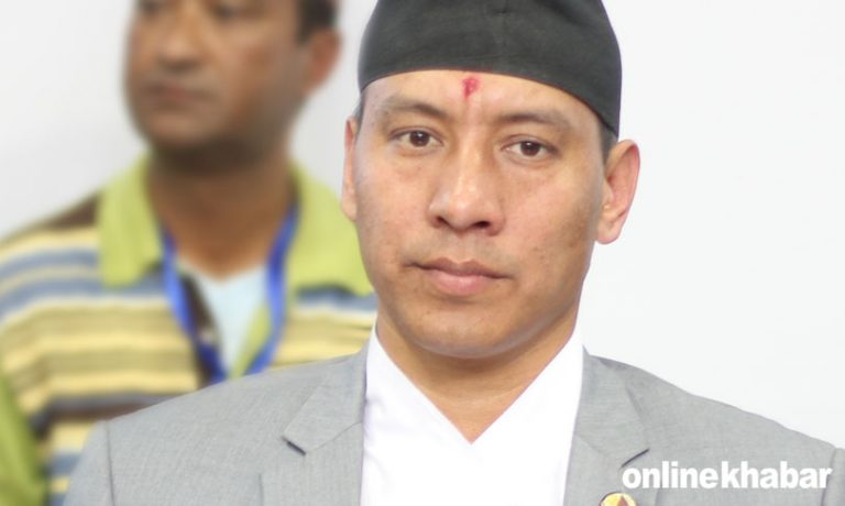 विराजको प्रश्नः कमल थापाले बोल्न पाउने, मैले किन नपाउने ?
