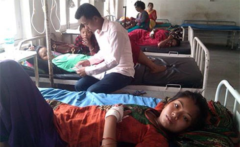 विशाक्त खानाले नुवाकोटमा एकको मृत्यु, चितवनमा ३२ विरामी
