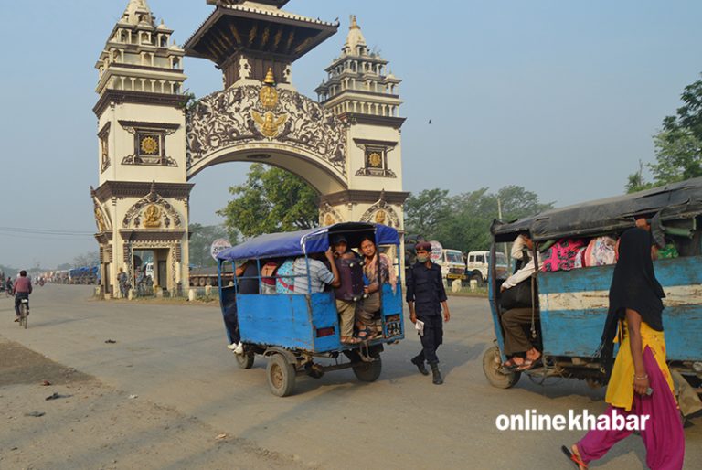वीरगन्ज नाका हुँदै महिला र बालबालिका विदेशिने क्रम बढ्दै