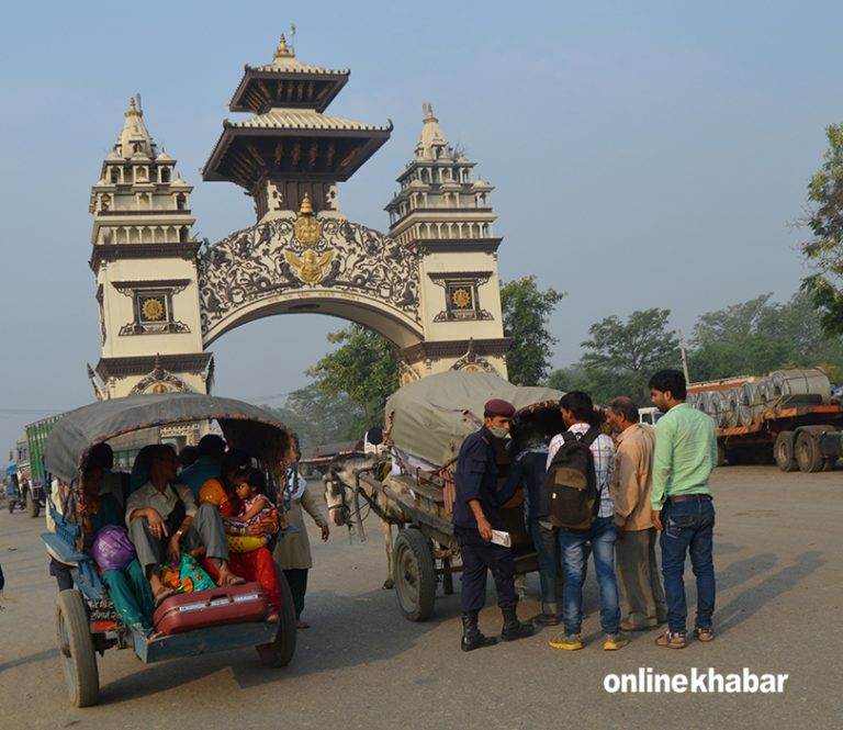 भारतबाट तस्करी गरी ल्याइँदै गरेको करोडौँ मूल्यको दाल बरामद