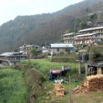 हिउँ कुर्दै कास्कीका पर्यटन व्यवसायी